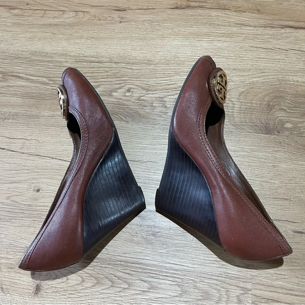 Tory Burch Selma Peep Toe Wedge Heel Shoes Size 7.5M Brown Leather